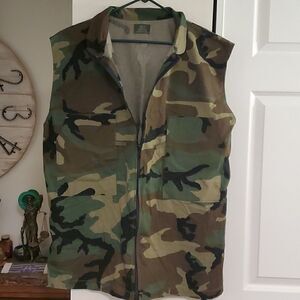 Men's camouflage zip up vest big and tall sizing